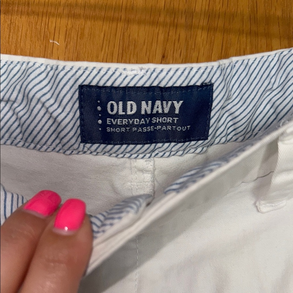 Old Navy White Women's Chino Shorts - Picture 2 of 3